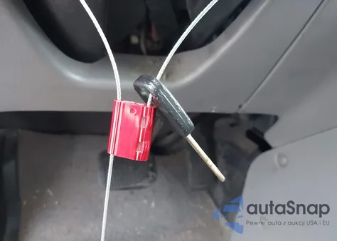 2001 Ford Escape Xlt z USA, uszkodzony, nr VIN 1FMYU03181KC55279